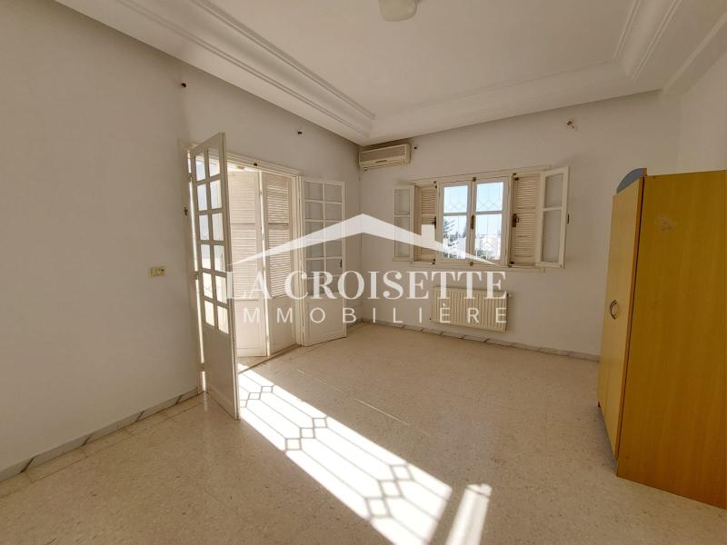 Villa S+4 avec piscine à La Marsa